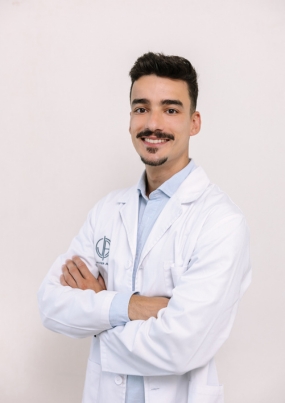 Dr. Alejandro Antón Gallo - Médico unidad Láser